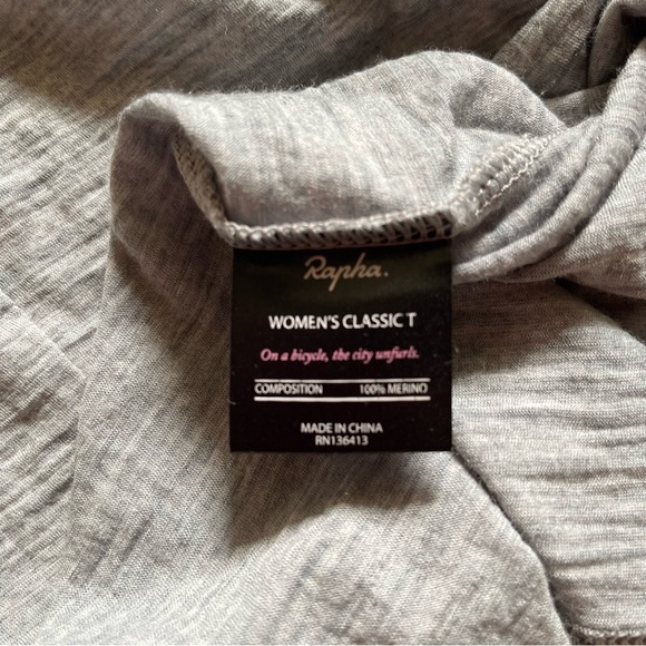 Rapha Merino Wool Gray Casual Tee Short Sleeved with Reflective tape on the back - Picture 7 of 7